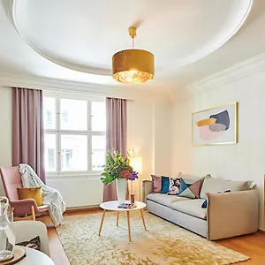 https://palace-dlouha-apartments-old-town.praguehotelsweb.com