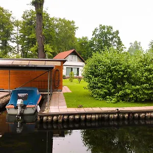 Ferienhaus Direkt An Der Spree Mit Kleinem Hafen Und Whirlpool, Berlin