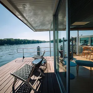 Botel Julia - Schwimmendes, Berlin