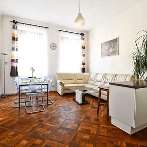 https://spacious-cozy-apartments-in-centre.praguehotelsweb.com