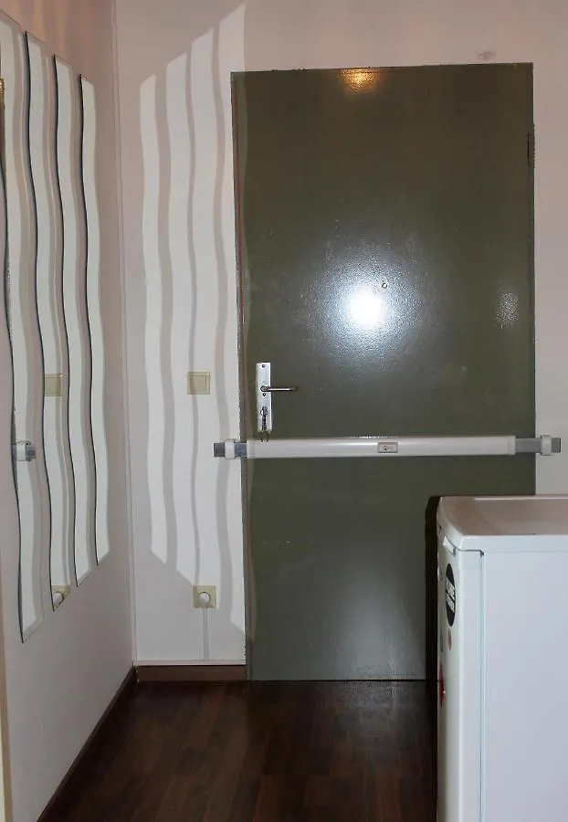 Zimmer zentral in Berlin 0*,